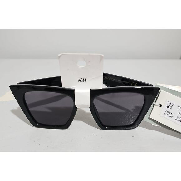 NWT H&M Cat Eye Black Sunglasses Tinted UV Protective Retro - Picture 2 of 12